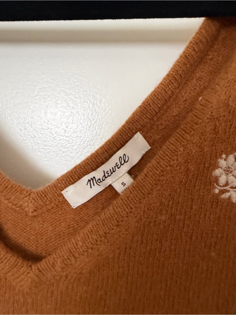 Madewell Rust Brown V-Neck Cropped Knit Tank with White Daisy Embroidery - Picture 3 of 4
